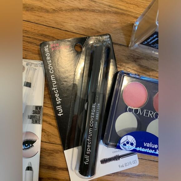 10 X COVERGIRL Wet Wild Makeup Bundle LOT Concealer Foundation Powder Lip Mascar - Picture 5 of 9